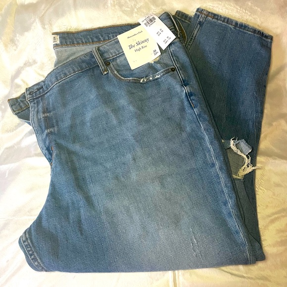NWT Abercrombie & Fitch High Rise Skinny Jean, 36R - Picture 3 of 10
